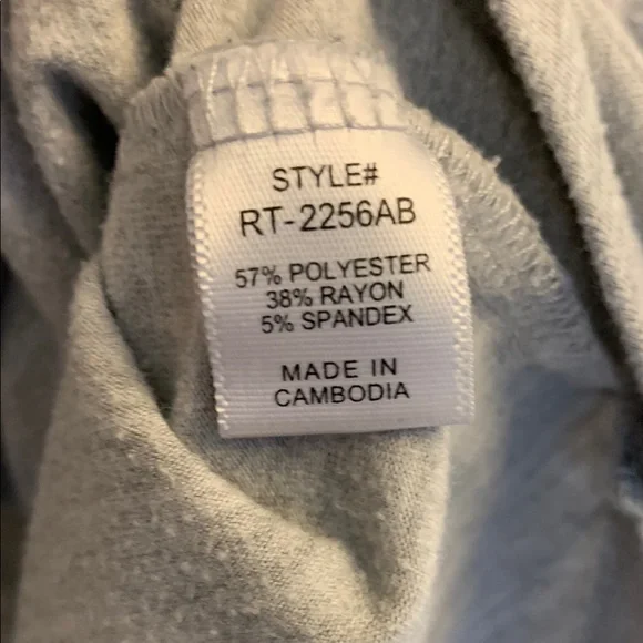 Zenana Gray V-Neck Top with Leopard Pocket Large - Picture 4 of 4